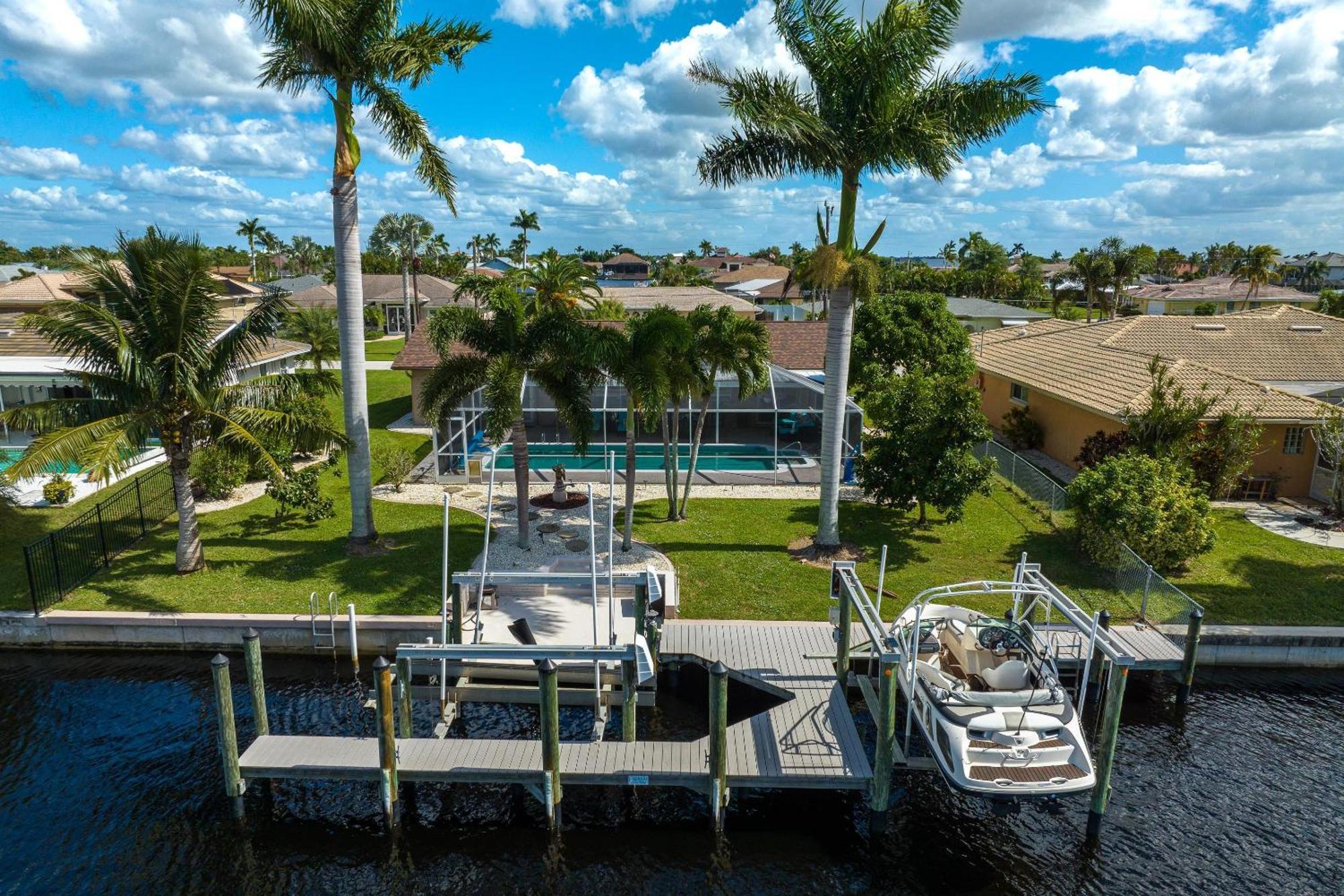 Direct Gulf Access & Heated Pool -Villa Hip Nautic - Roelens Vacations Cape Coral Exterior photo