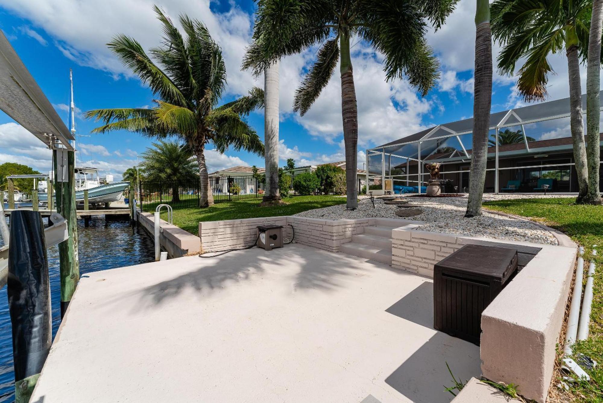 Direct Gulf Access & Heated Pool -Villa Hip Nautic - Roelens Vacations Cape Coral Exterior photo