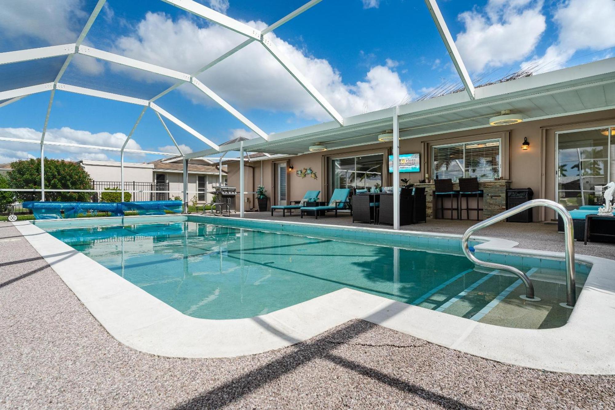 Direct Gulf Access & Heated Pool -Villa Hip Nautic - Roelens Vacations Cape Coral Exterior photo