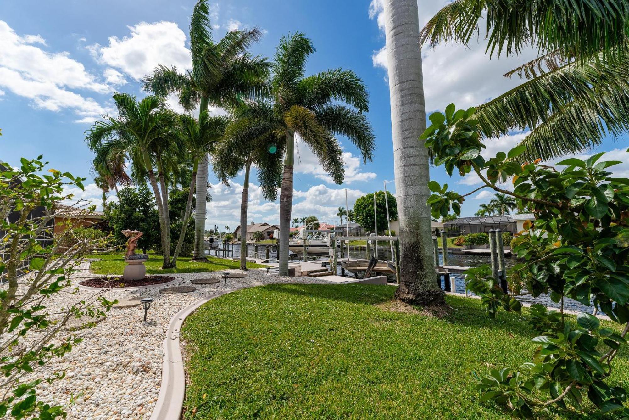 Direct Gulf Access & Heated Pool -Villa Hip Nautic - Roelens Vacations Cape Coral Exterior photo