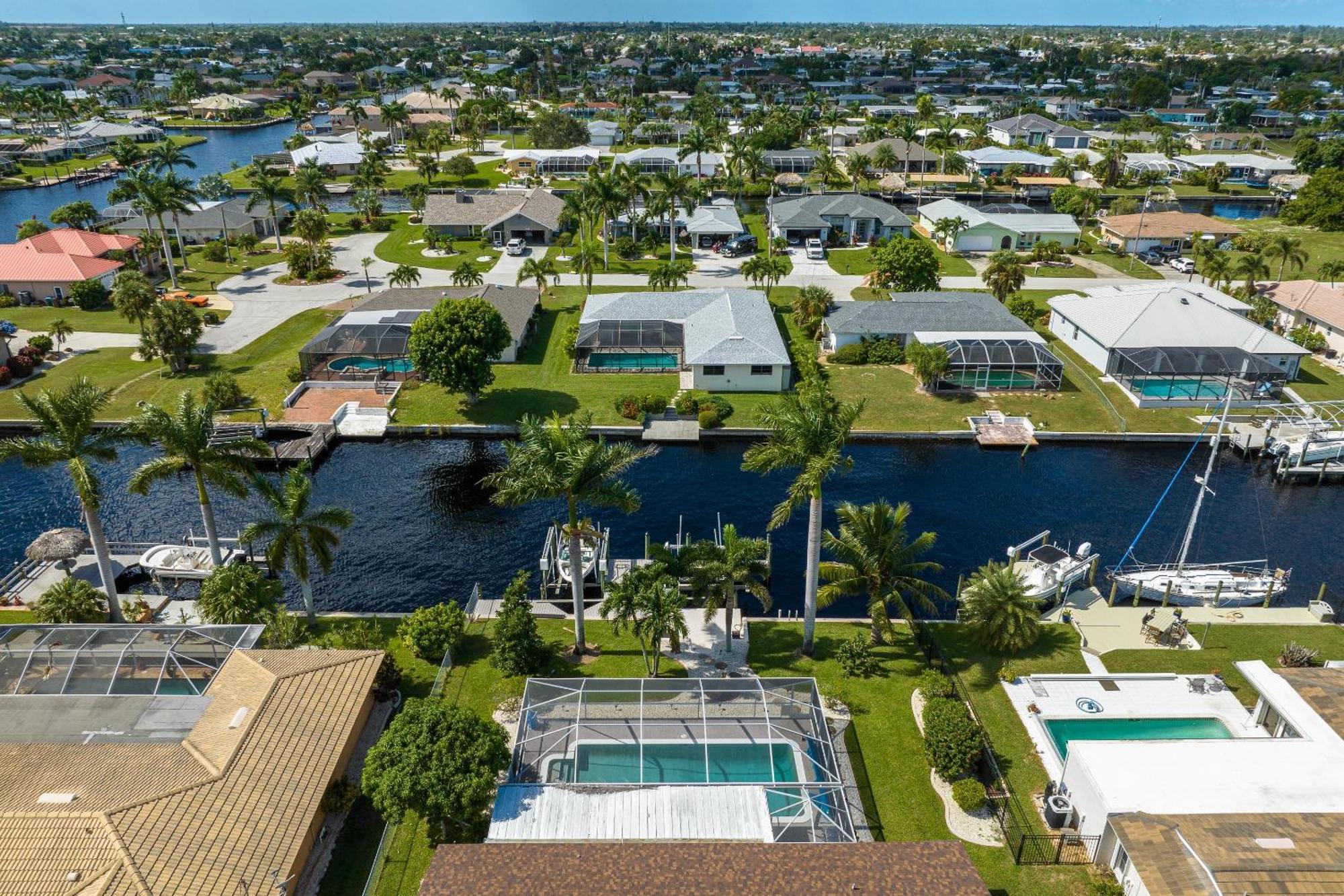 Direct Gulf Access & Heated Pool -Villa Hip Nautic - Roelens Vacations Cape Coral Exterior photo