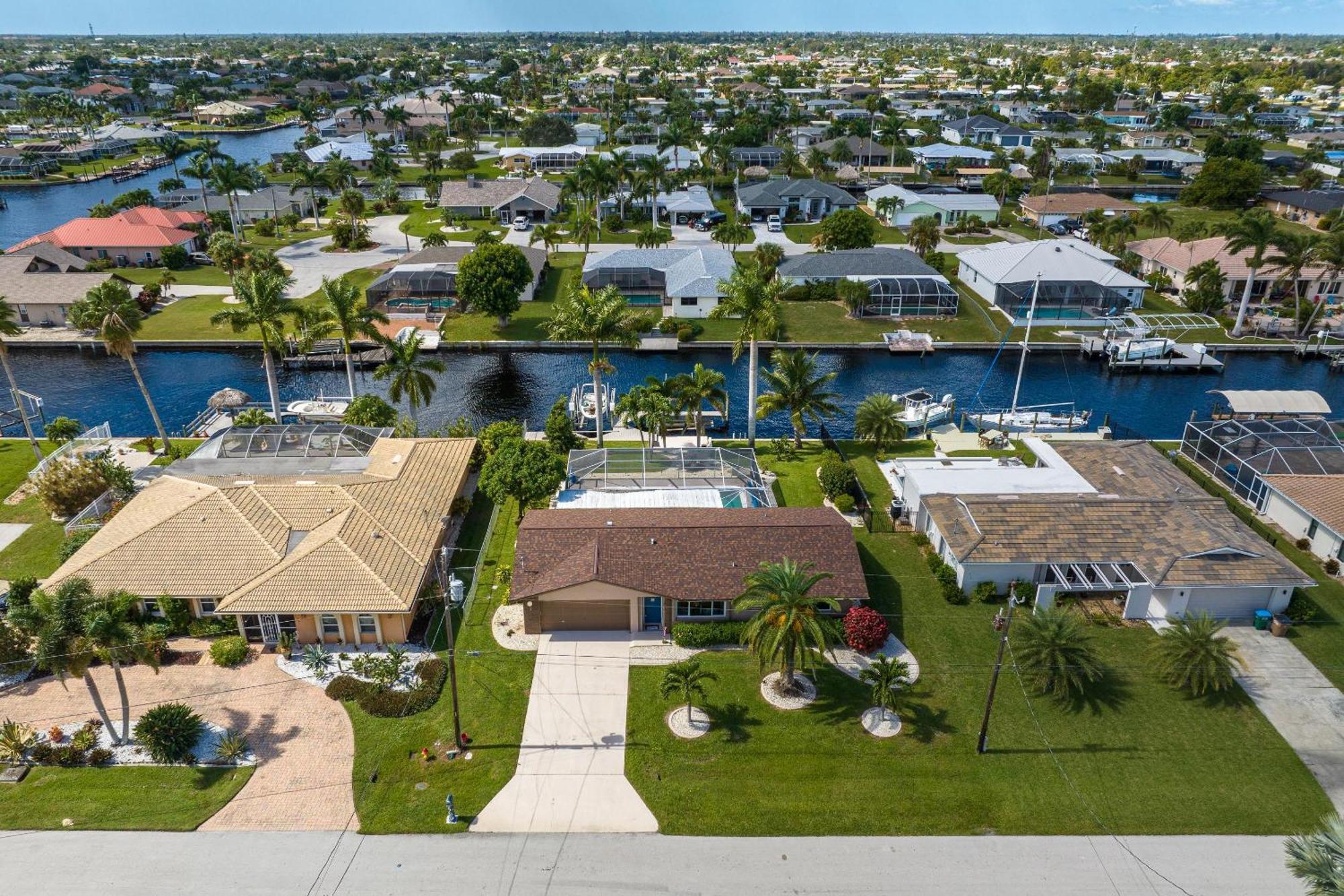 Direct Gulf Access & Heated Pool -Villa Hip Nautic - Roelens Vacations Cape Coral Exterior photo