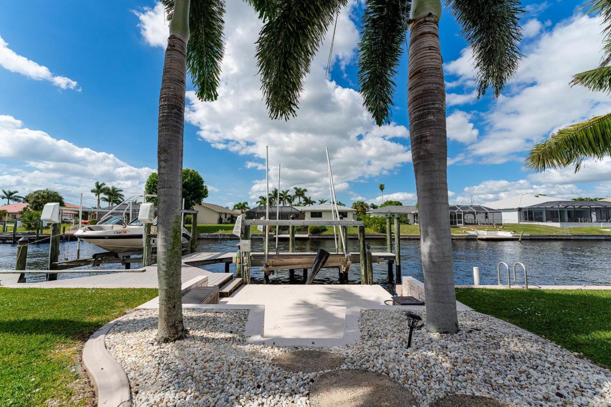 Direct Gulf Access & Heated Pool -Villa Hip Nautic - Roelens Vacations Cape Coral Exterior photo